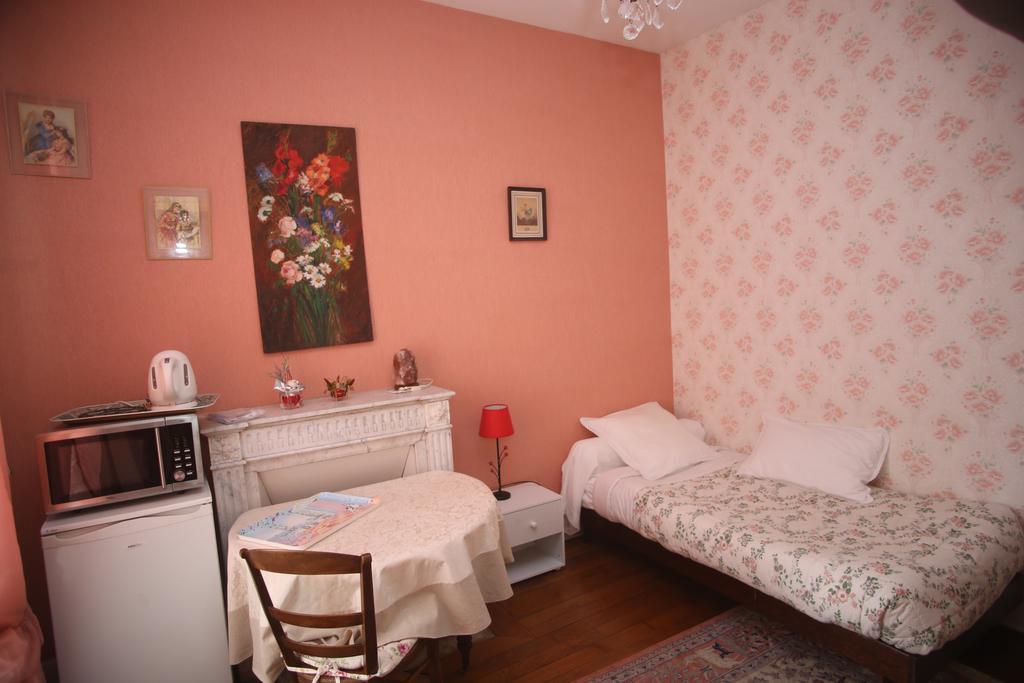 La Cabane Du Canada Bed & Breakfast Orleans Ruang foto