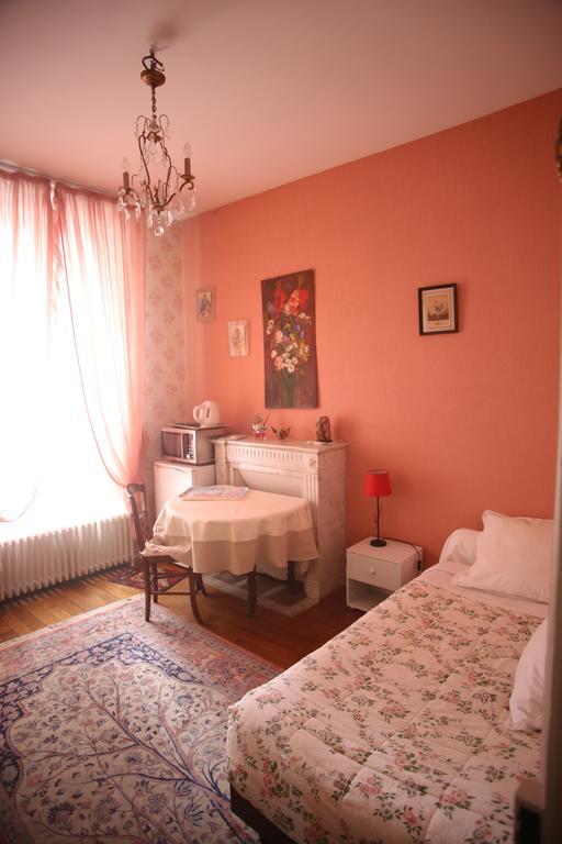 La Cabane Du Canada Bed & Breakfast Orleans Ruang foto
