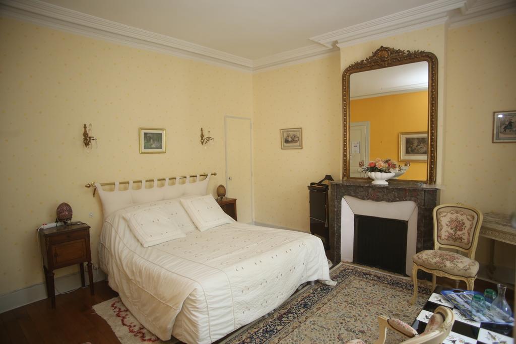 La Cabane Du Canada Bed & Breakfast Orleans Ruang foto